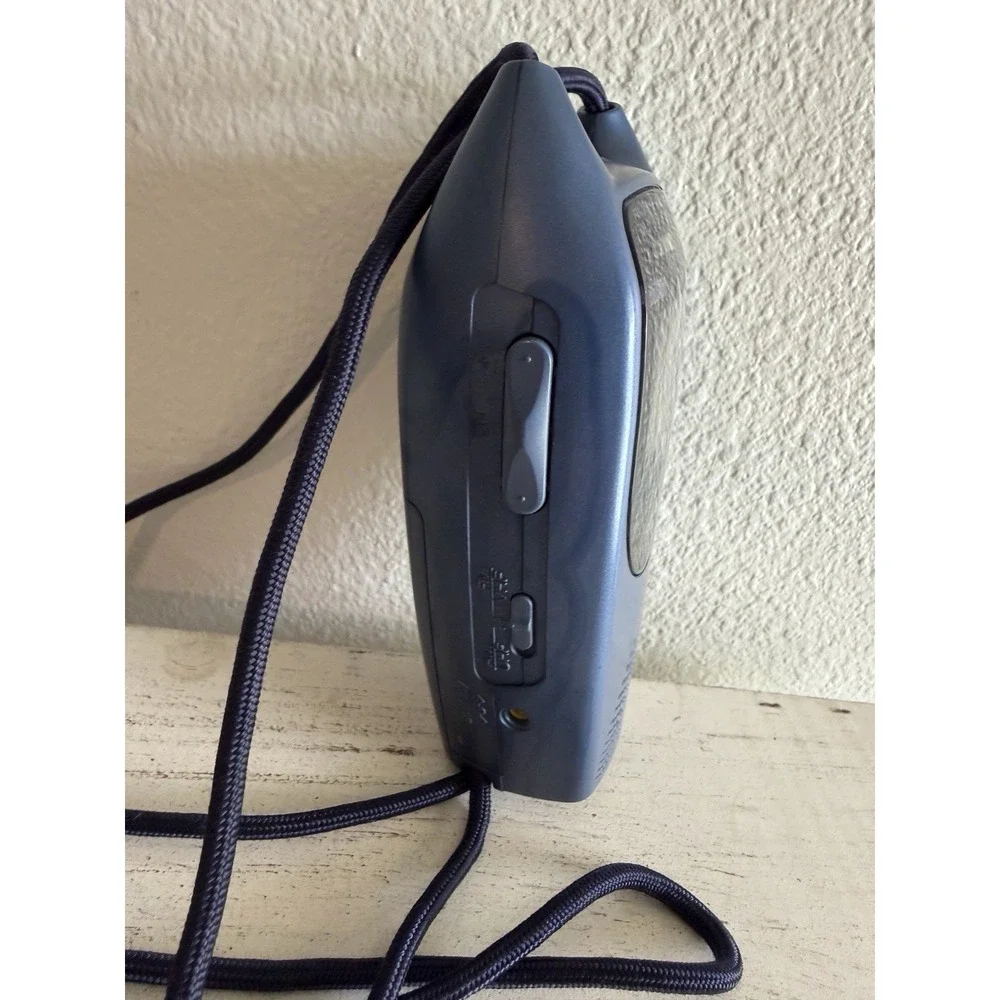 Sony Watchman FDL-221R 2.2 Color LCD TV Combo AM/FM Radio Tested Not Work BLUE)